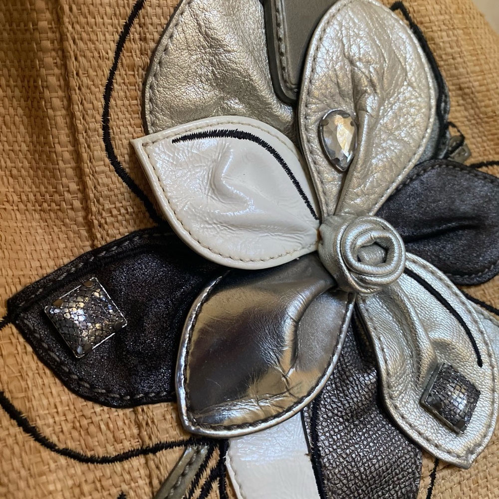 Coach - Picture 11 of 16